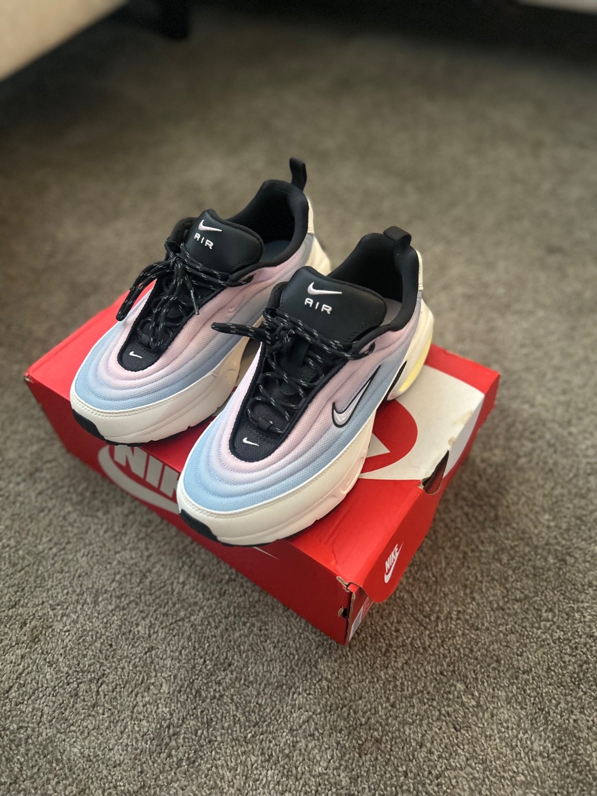 Size 8 – Nike Air Max Portal Dawn W like NEW only tried on indoors