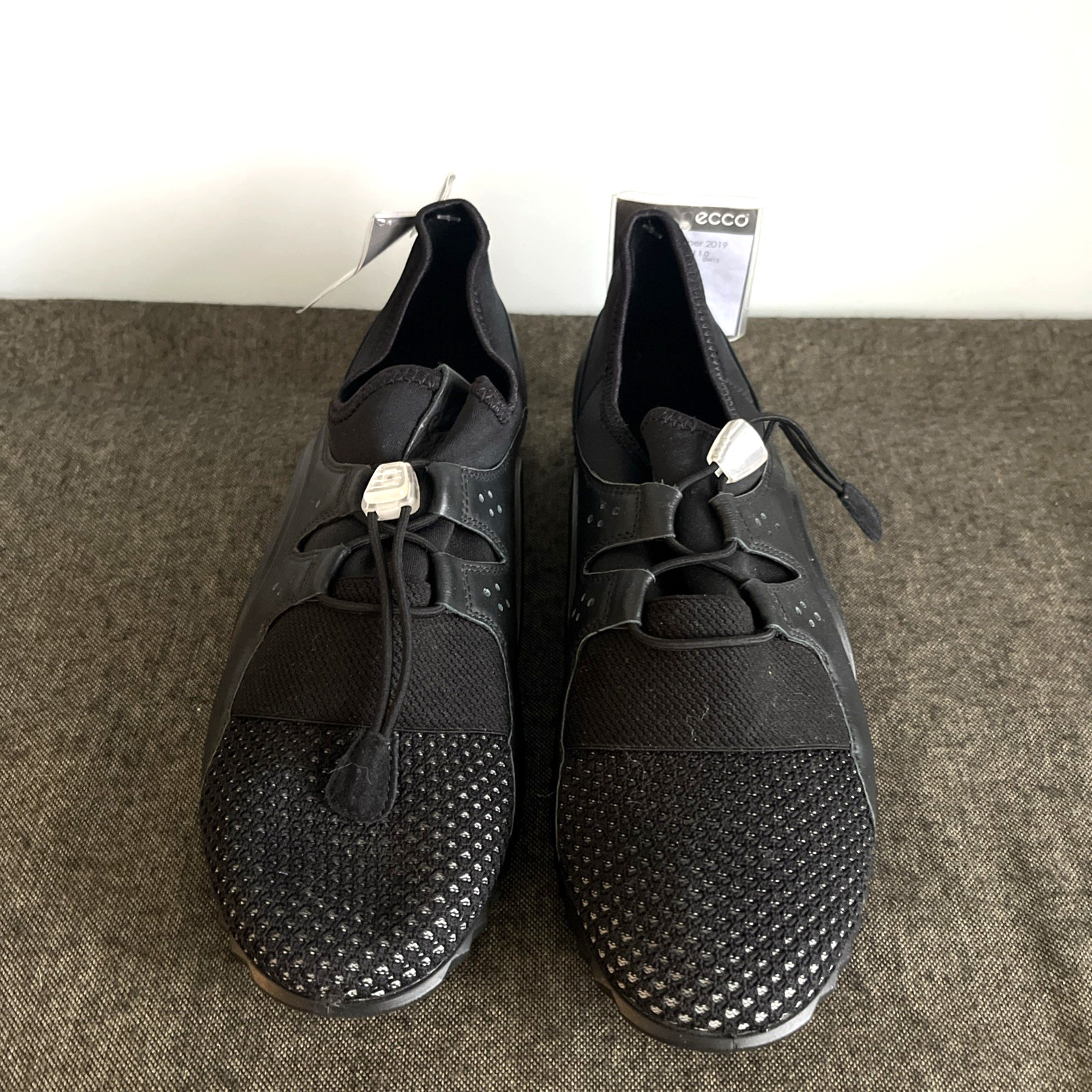 NEW! Ecco Light Vibration I Toggle Slip On Black Leather Sneakers EU 37 US 6-6.5