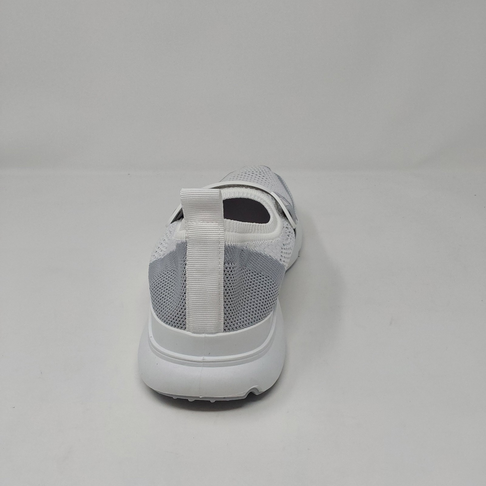 Womens White Gray Knit Slip On Sneakers Chain Accent Shoes EU 37 US 6.5