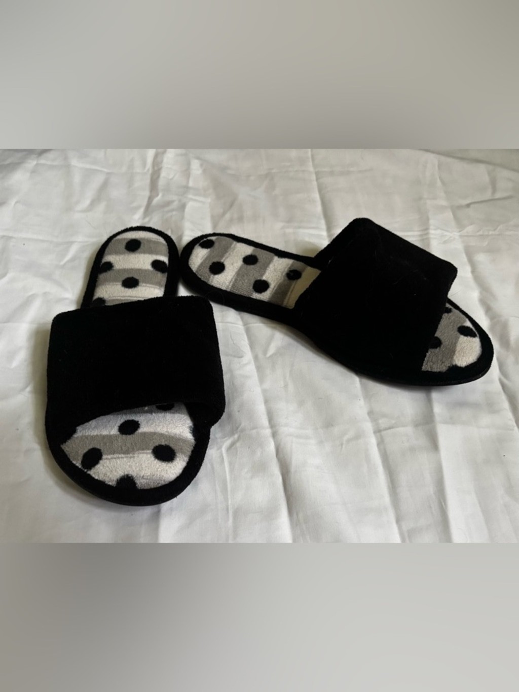 Dearfoams Women’s Slipper Bundle in Blue/Black/White/Grey Sz M 7-8