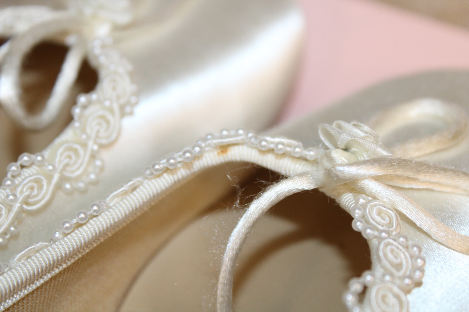 (EM)Women’s Dyeables™ Inc. White Satin Flat Shoes Wedding Formal Evening- Sz 9.5