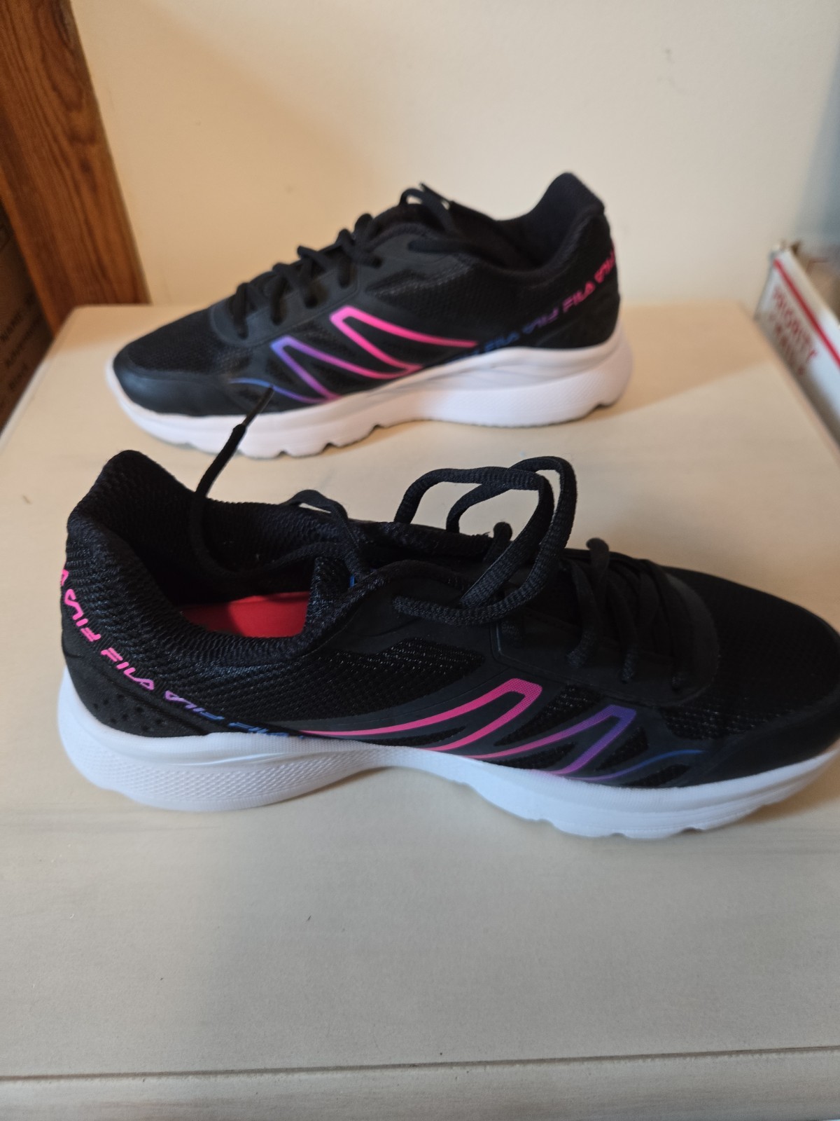 FILA Memory Foam Cryptostride Sneakers Size 9.5 Women Black 5RM01634-965