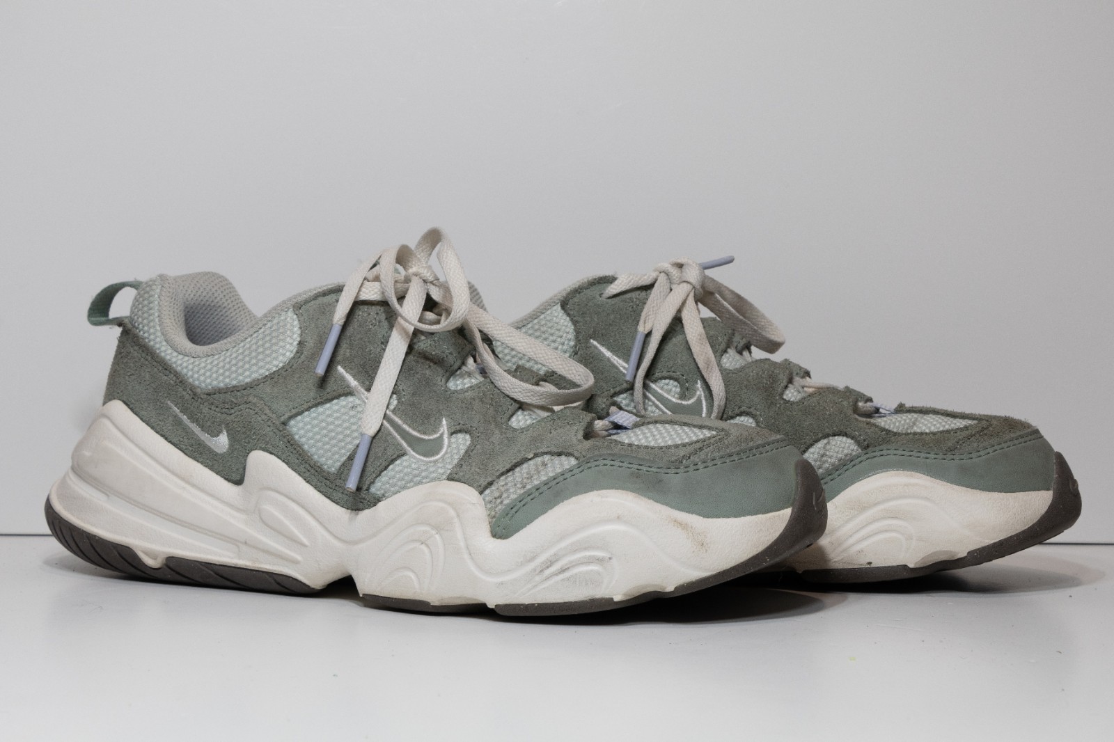 Women’s Nike Tech Hera ‘Light Silver/Sail/Flat Pewter/Mica Green,’ Size 9