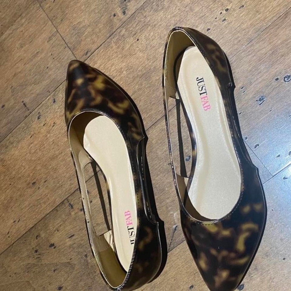 JUSTFAB Tortoise shell pointed toe flats Size 9