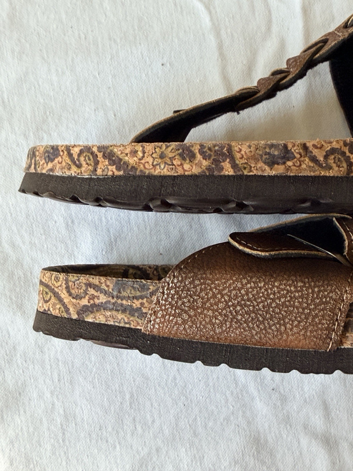 The Original Muk Luks Marsha Thong Sandals Bronze Memory Foam Footbed Size 9 NEW
