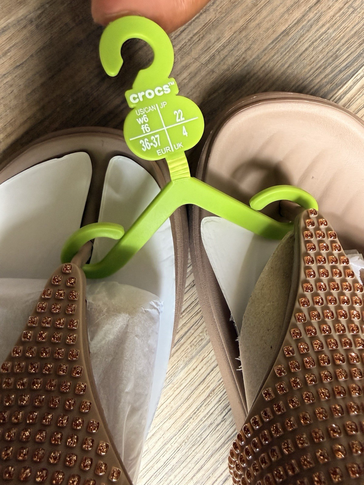 Crocs Women’s Getaway Flip Flop Sandals Rhinestone Latte US 6 EU 36-37 NIB