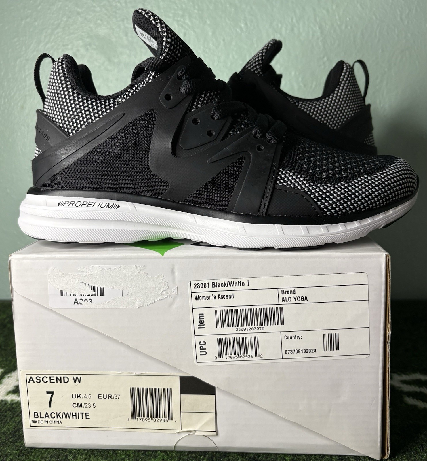 US Women’s 7 – APL Ascend “Black/White” New in Box, ALO Yoga, Running Shoes