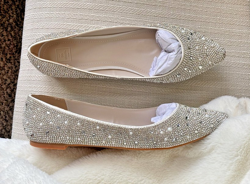 BRAND NEW DAVID’S BRIDAL Avie Crystal Ballet Flats Shoes – Women Size 9.5 White