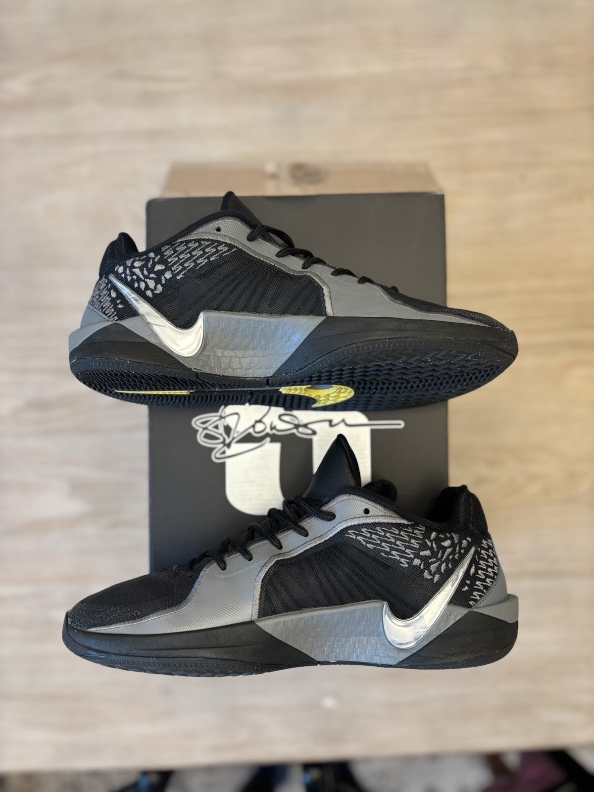 Nike Sabrina 2 Mirrored Black Silver Authentic FQ2174 001 Mens 9.5 Womens 11