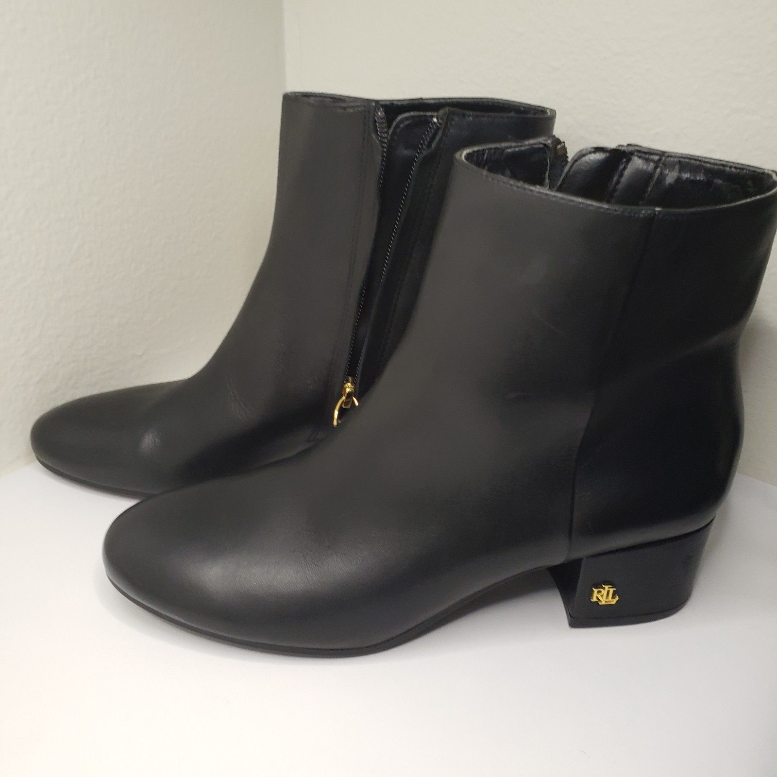 Lauren Ralph Lauren Women 7.5B Boots Ankle Bootie Black Leather Pull On Side Zip