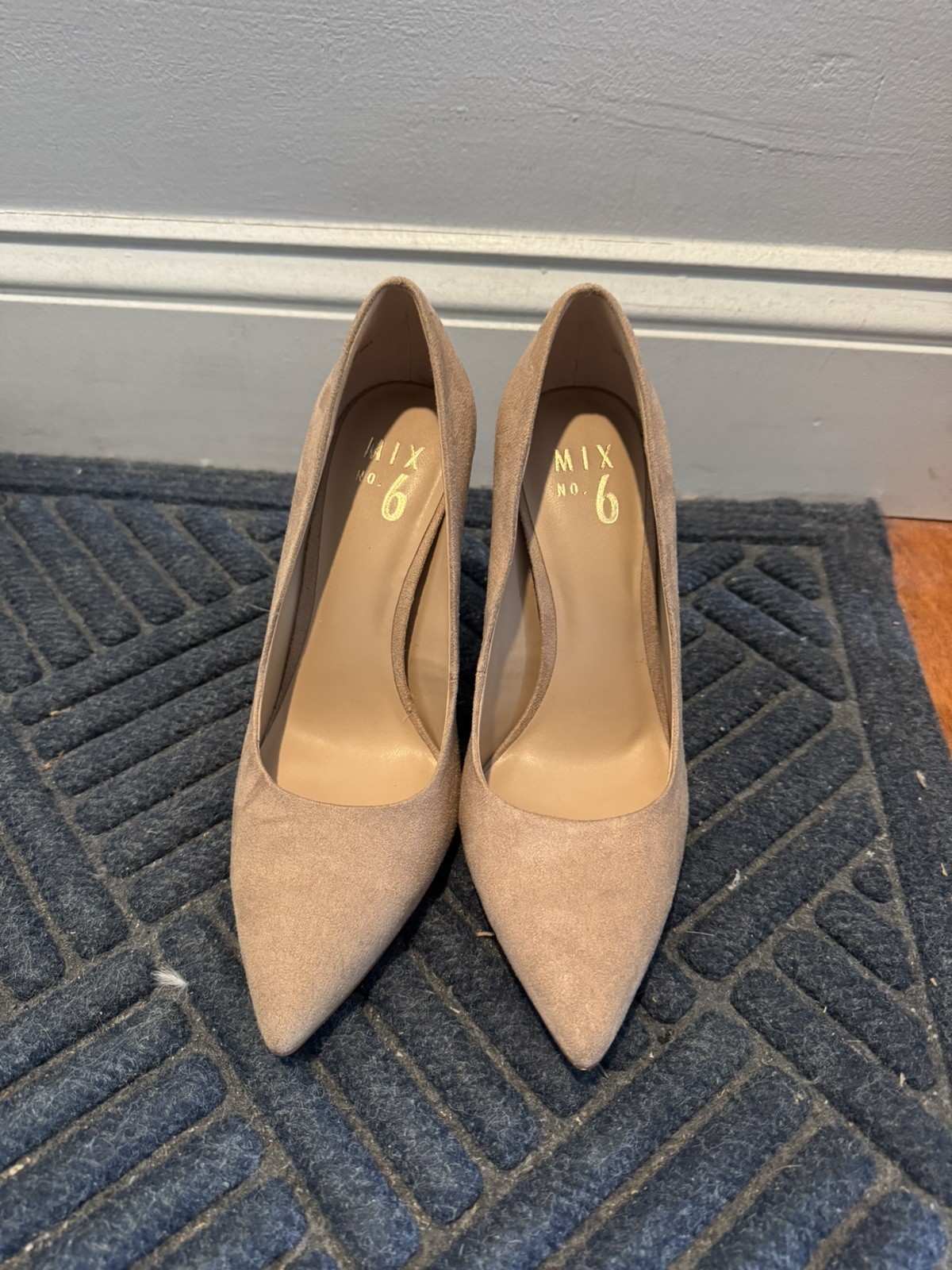 Mix No. 6 Danyah Beige Faux Suede Pump – Size 6.5M/37