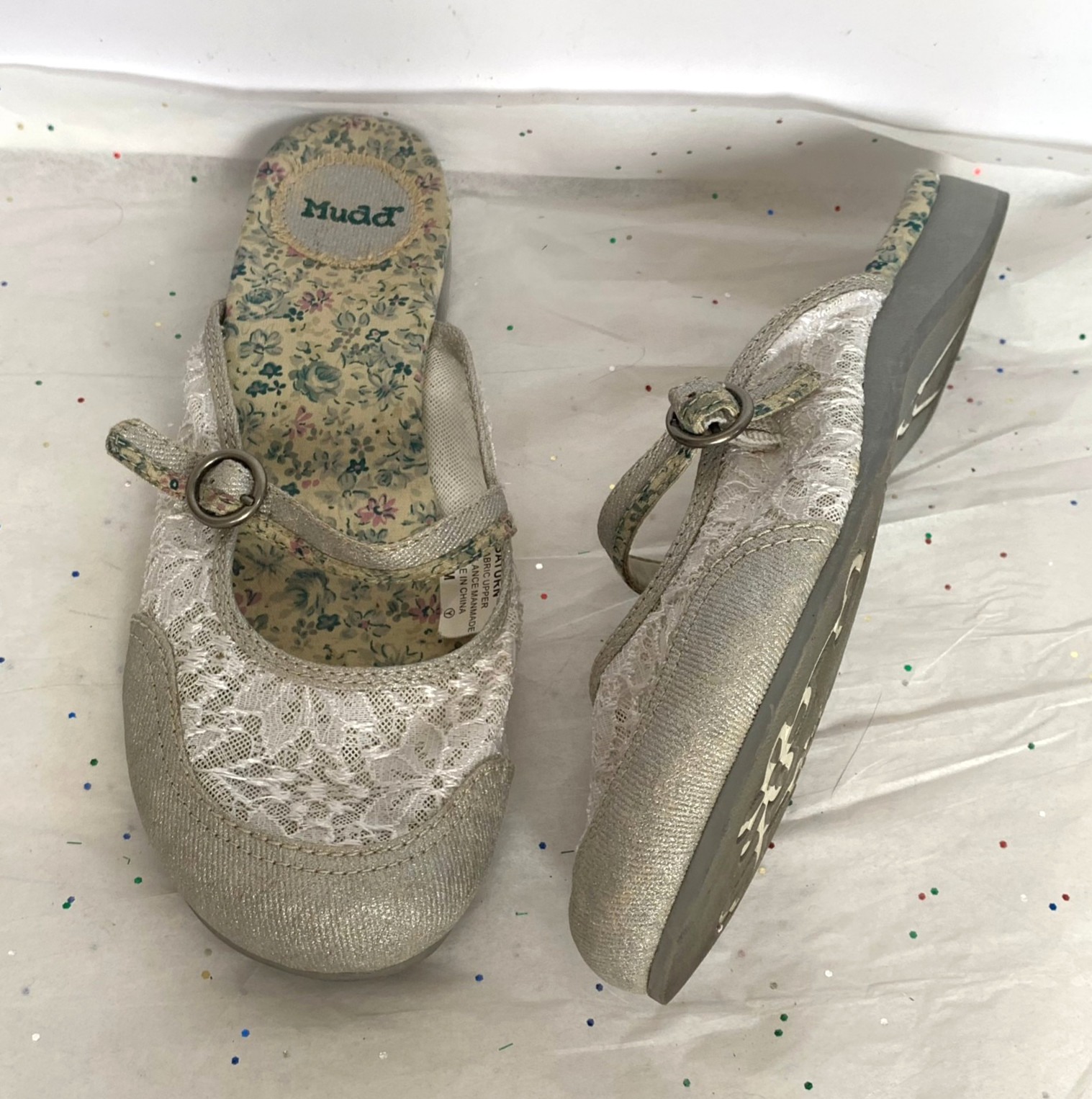 Mudd Vintage Y2K Mary Jane Ballet Flat Mules Silver White Lace Floral – Sz 7.5
