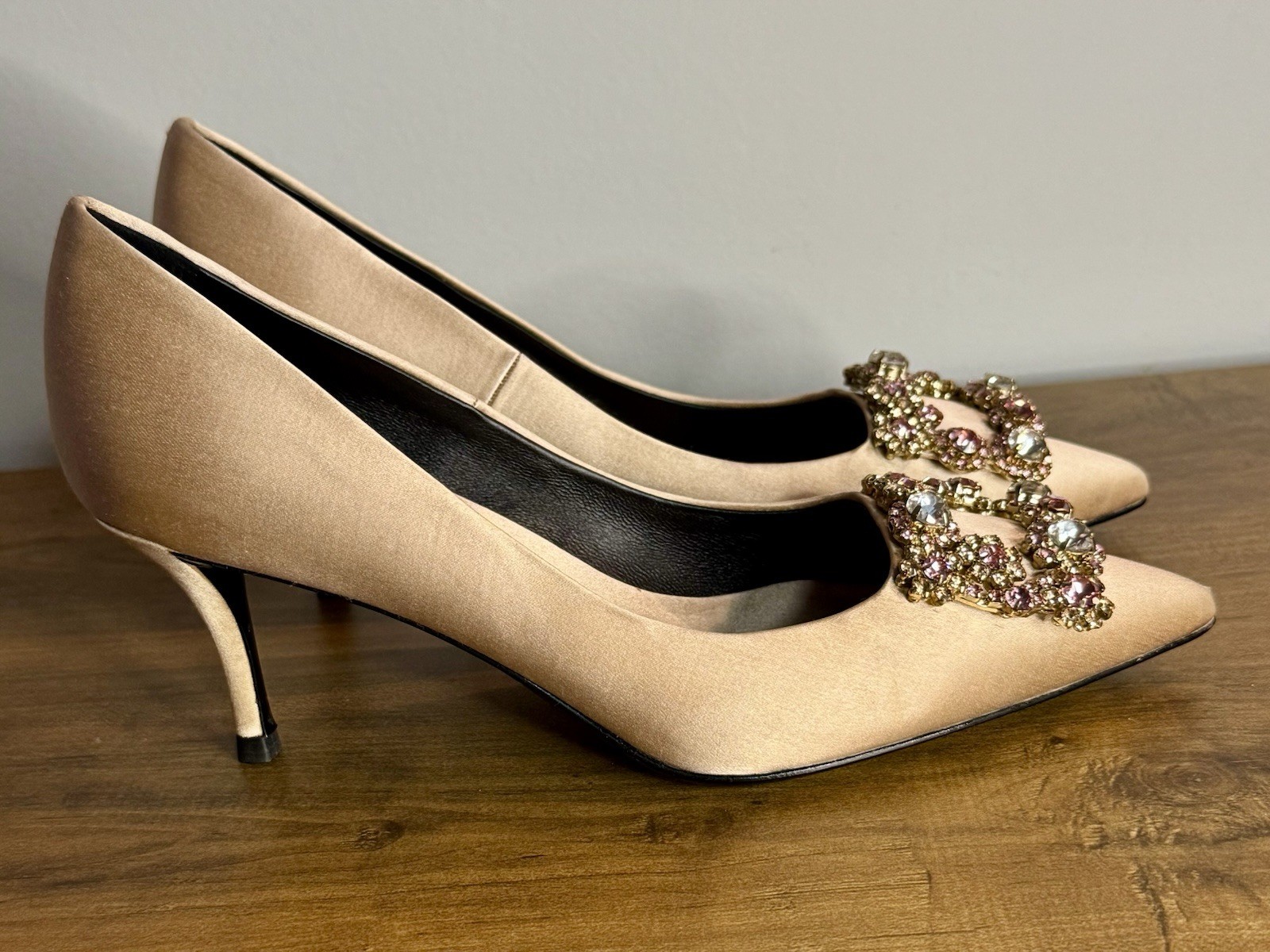 Roger VIvier Efflorescence Pumps 37 Pink Satin Heels With Crystal Buckle