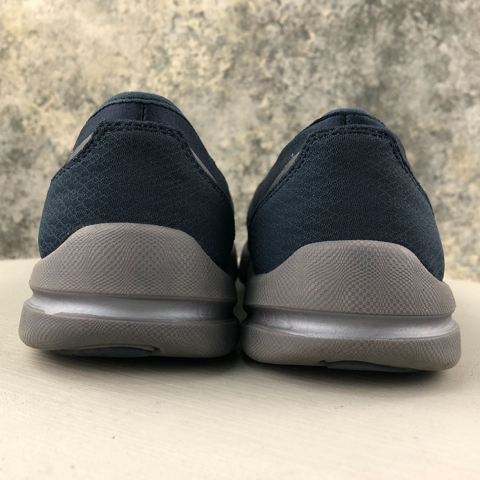 BZees Women’s Size 9.5M Lollipop Navy Blue Slip On Lightweight Casual Shoes