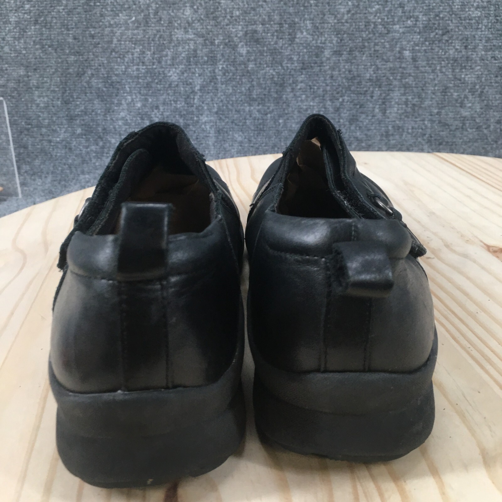 Earth Shoes Womens 9.5 B Amity Slip On Black Leather Casual Round Toe Comfort