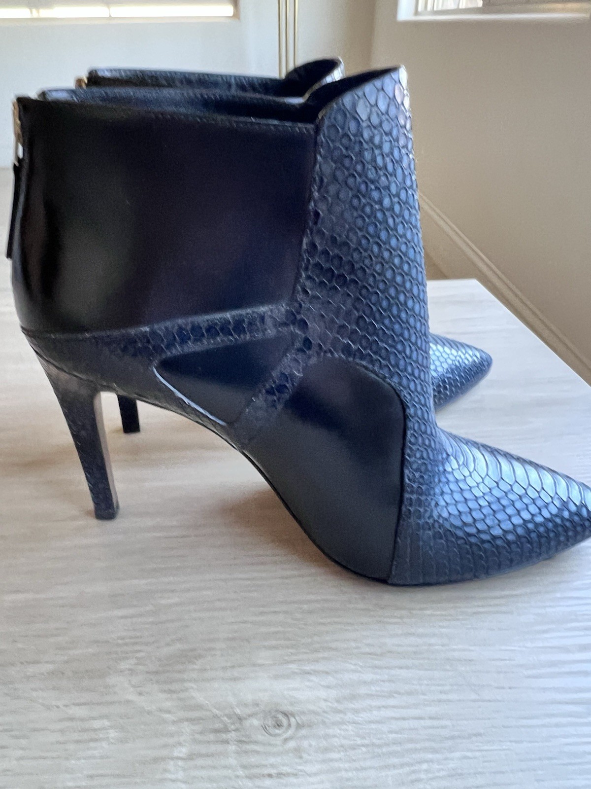 Boss Hugo Boss Midnight Navy Snakeskin Embossed Ankle Boots EU 37.5 US 7.5