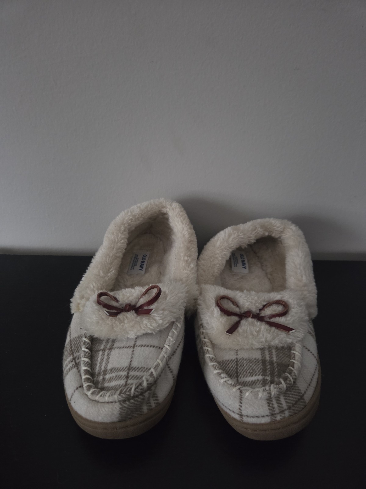 Faux-Fur Trim Moccasin Slippers Old Navy Size 7 Bow Detail Tan Plaid