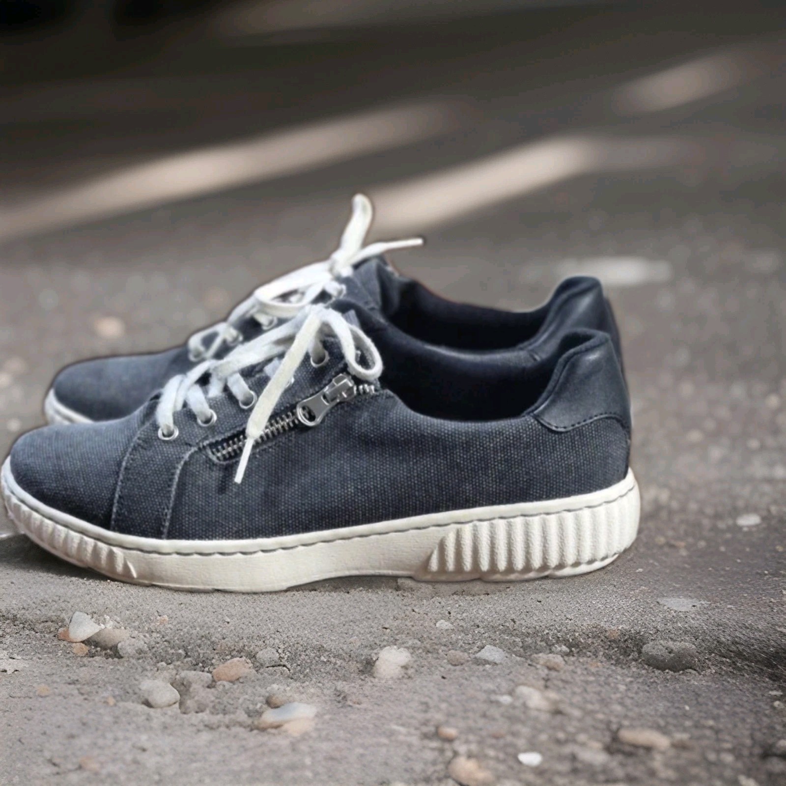 Clarks Caroline Echo Canvas Side Zip Fashion Sneaker Casual Shoes Women’s Size 9