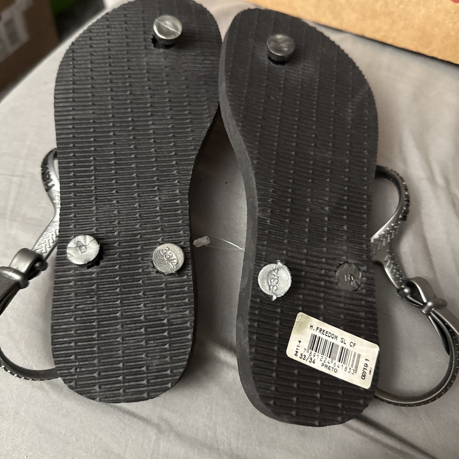 Havaianas Metallic Silver Black T-Strap Flip Flop Thong Sandals Women’s 3/4Y