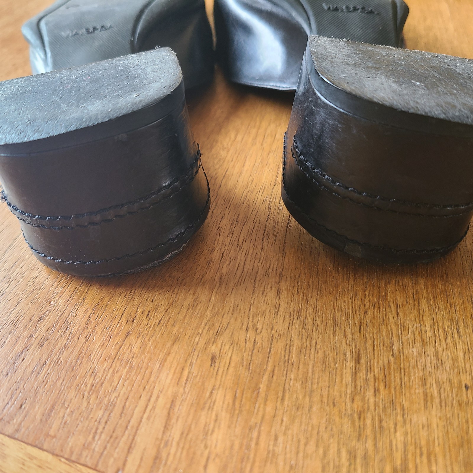 Vintage 1990s Black Leather Via Spiga Womens sz 9 square toe Mules