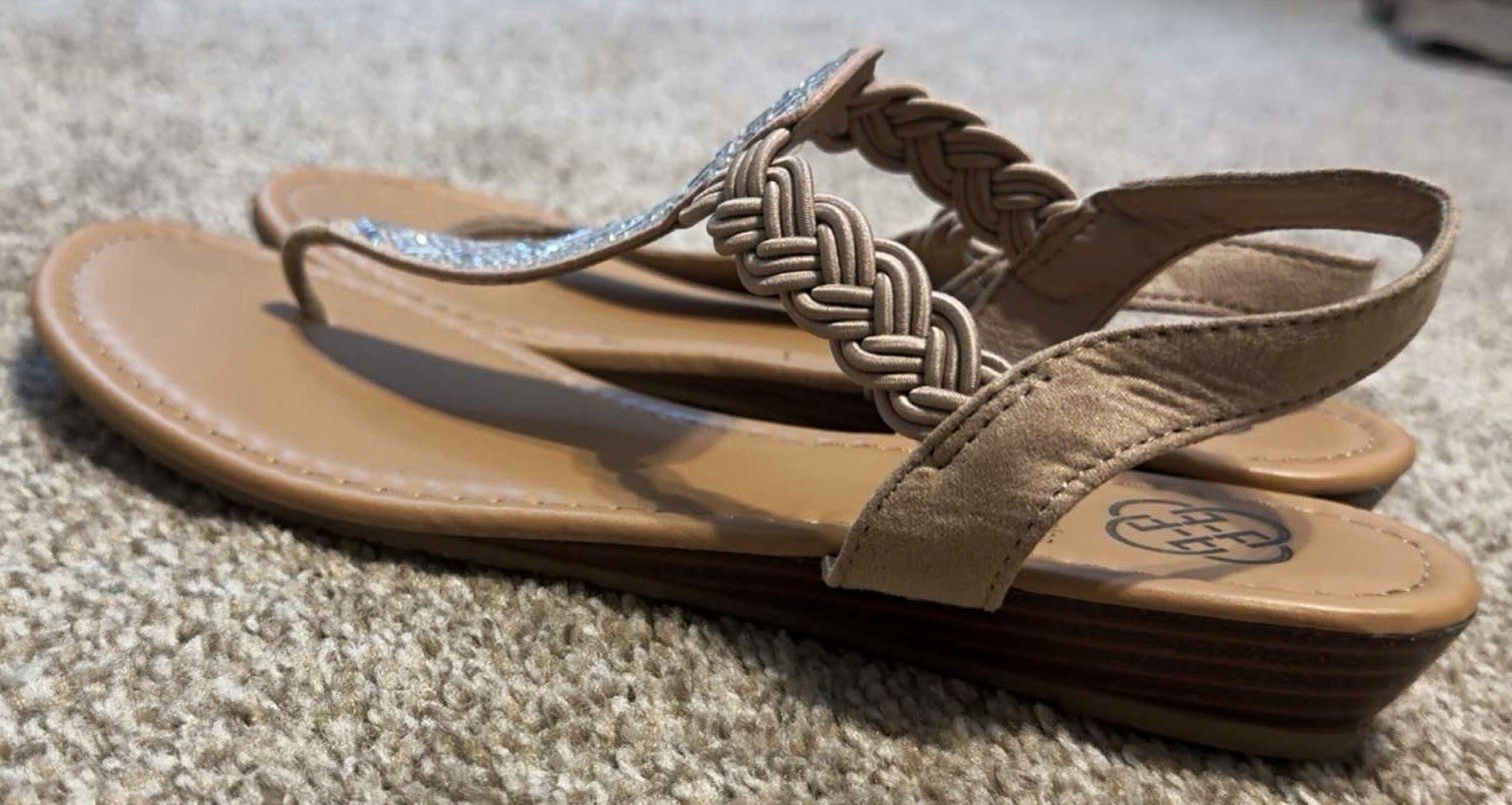 Daisy Fuentes Women’s Beige Braided Thong Slip-On Flat Sandals Faux 8