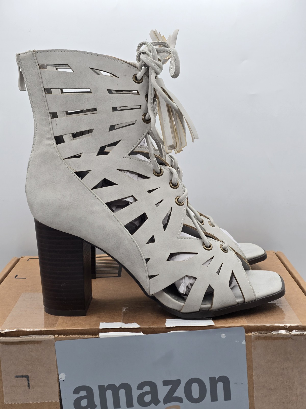 NEW 2 Lips Too Women’s Rewind Dress Sandal – Size 8.5 – Color Gray