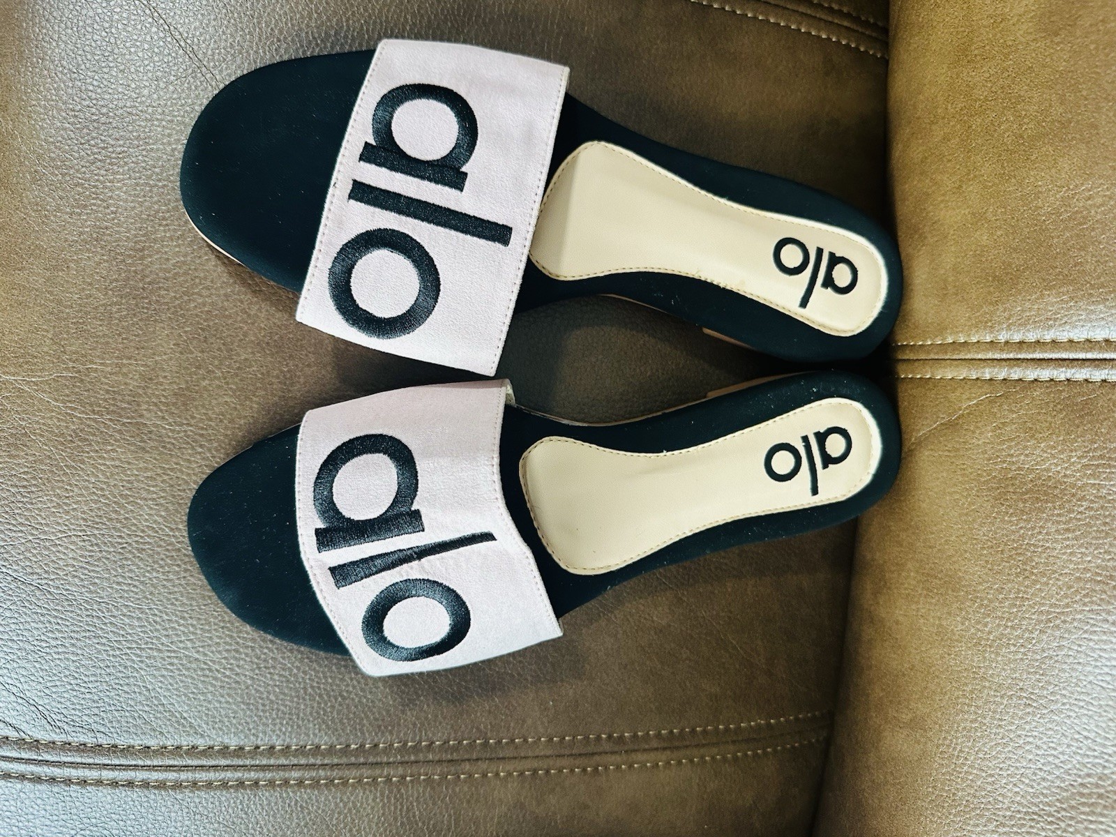 Alo Women’s Black/Pink Logo Slide Sandals Open Toe Slip-On US 10