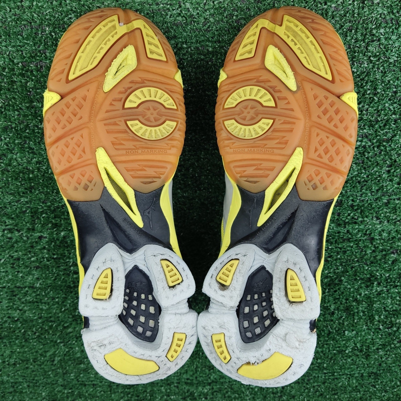 Mizuno Sneakers Womens 9 Silver Yellow Wave Lightning Z Volleyball V1GC150004