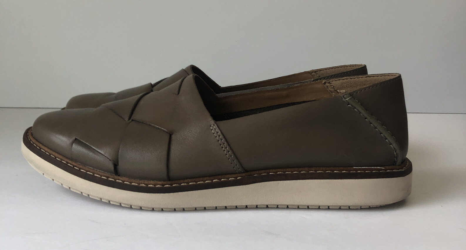 Clarks Artisan Glick Harvest Flats Shoes Women’s size 7 Brownish Gray