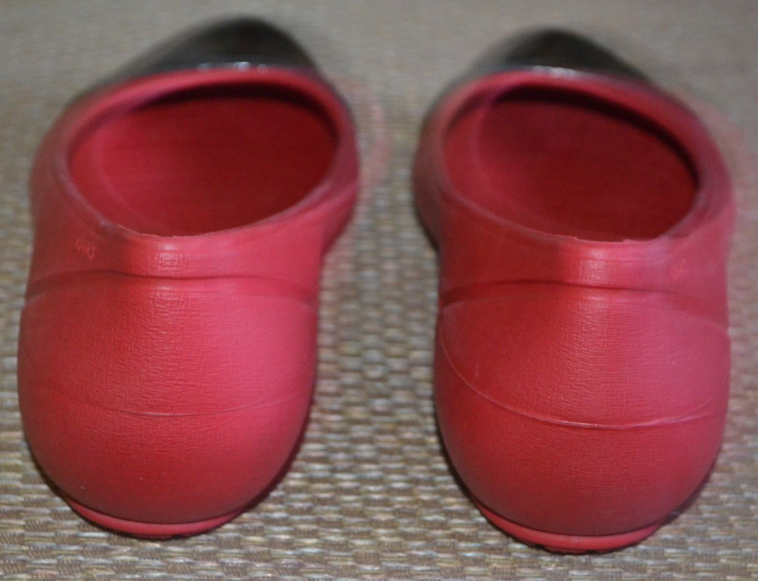 Crocs 12300 Cap Toe Slip On Ballet Flats Red Black Pointed Toe Sz 7