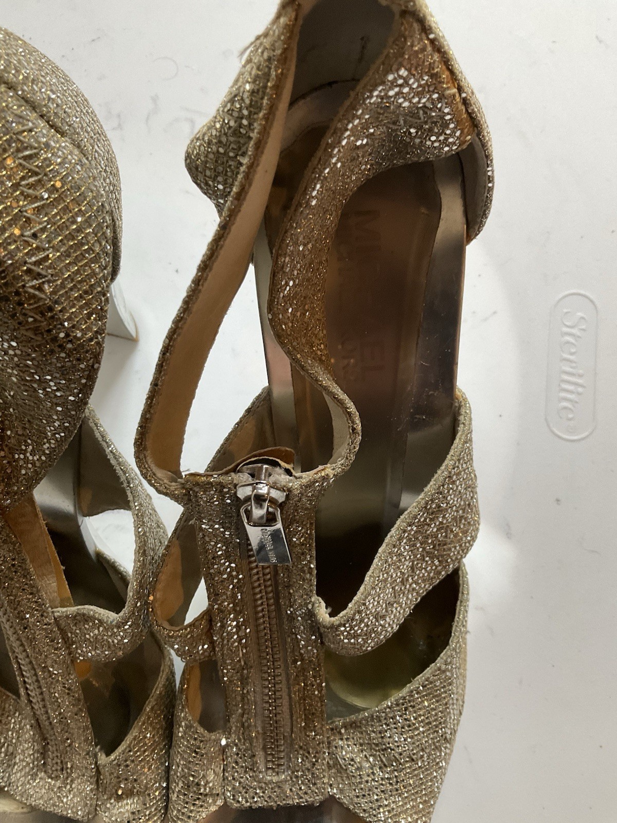 Michael Kors Berkeley T strap stiletto sandals silver shiny glitter 10 M zip