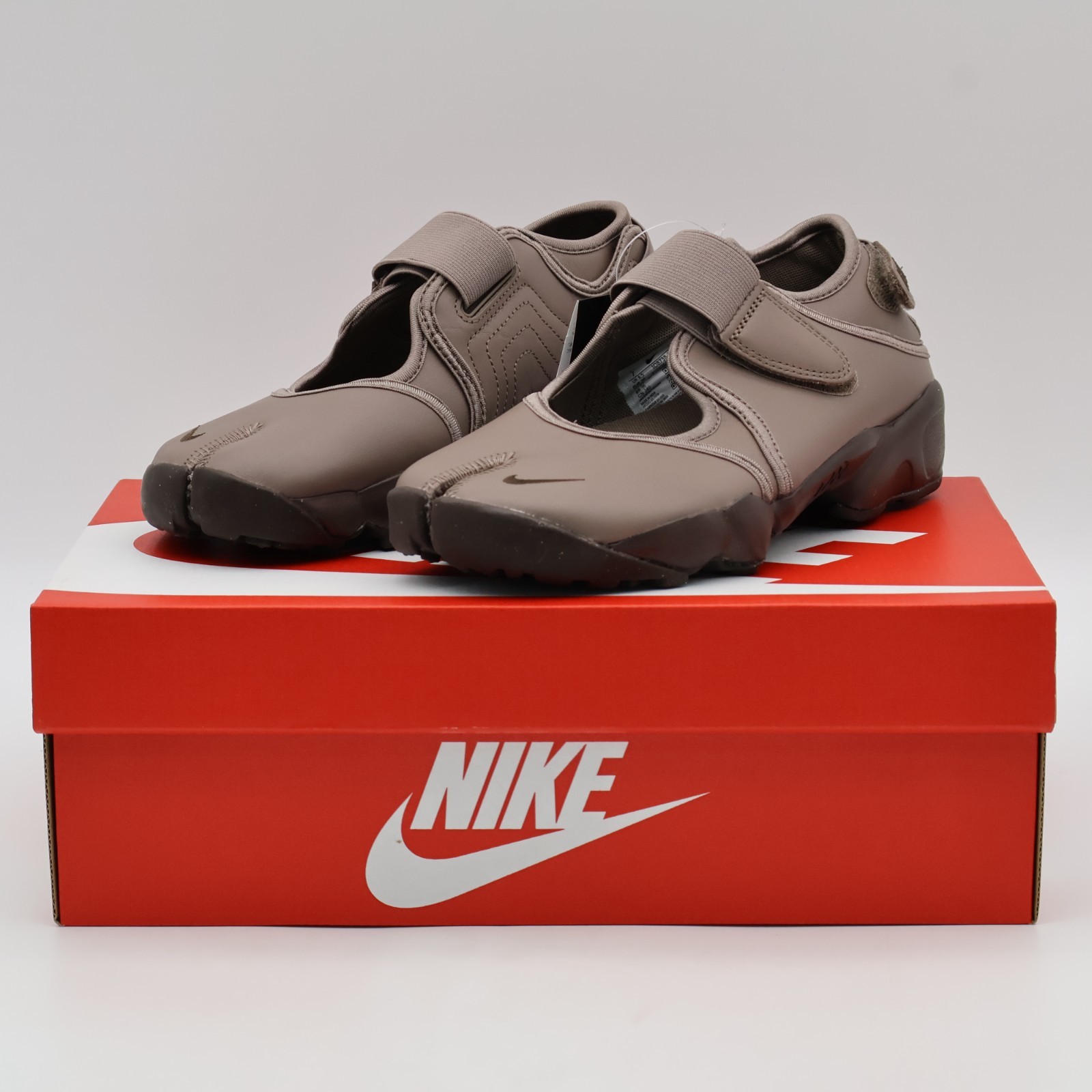 IO8738-214 Nike Air Rift LTR Mink Brown Baroque Brown Black (Women’s)