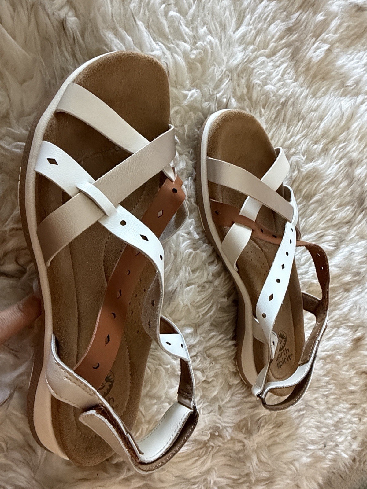 New earth cushioned Strappy Leather Sandal White Brown 8 hamptons classy slip on