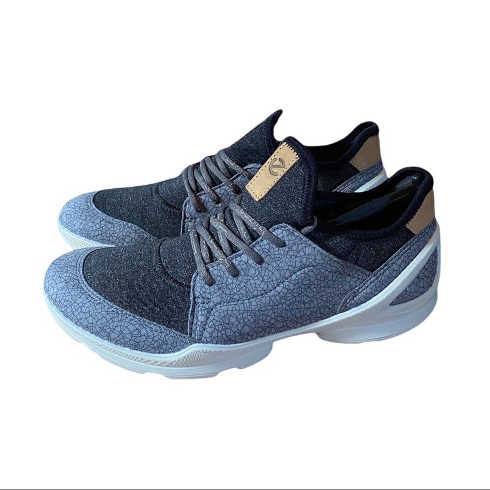 New in Box NIB ECCO Biom Street Titanium Black Women’s Shoes Sneakers 35 4 4.5