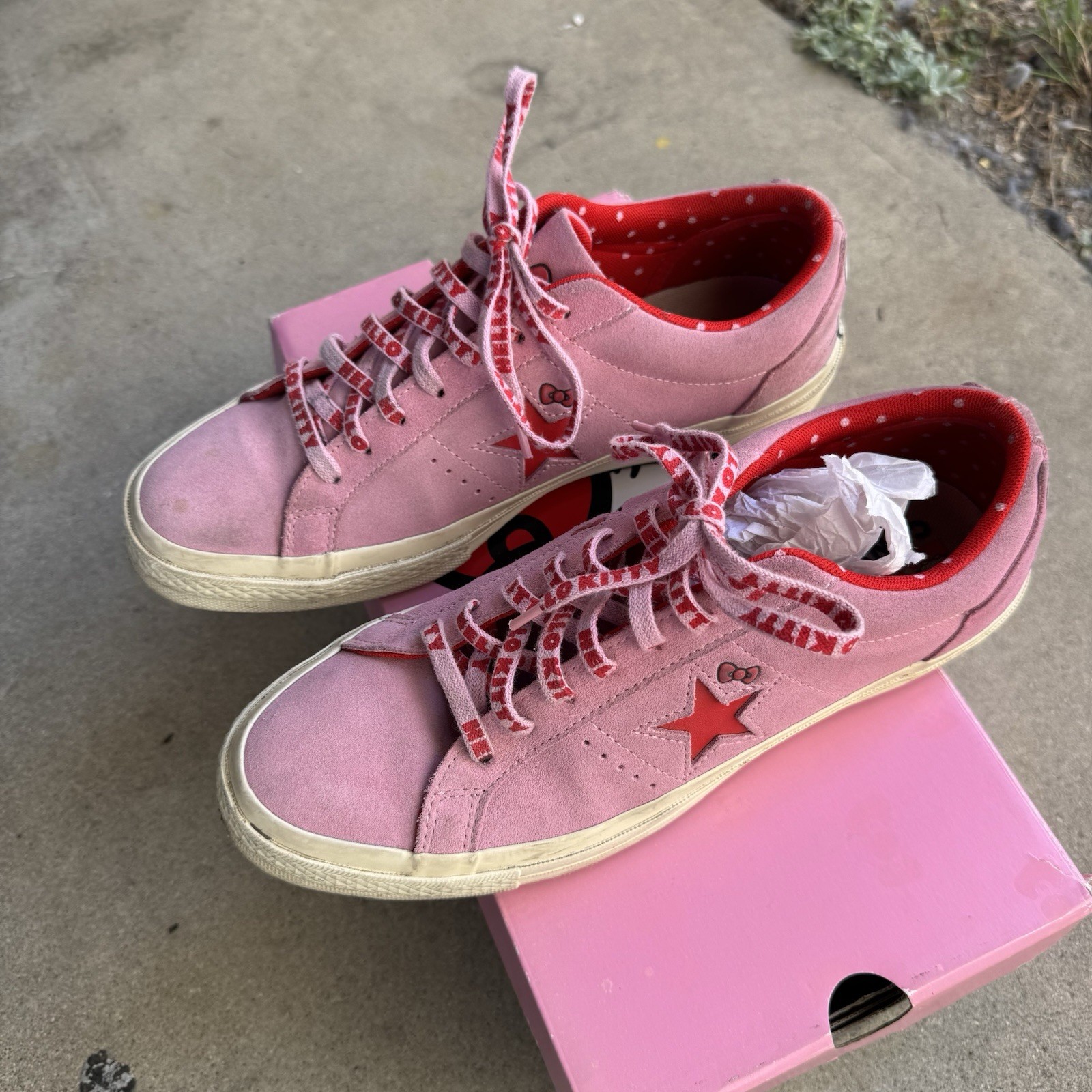 Converse One Star Hello Kitty Pink Low Top Suede Sneakers men’s 9/ Women’s 11