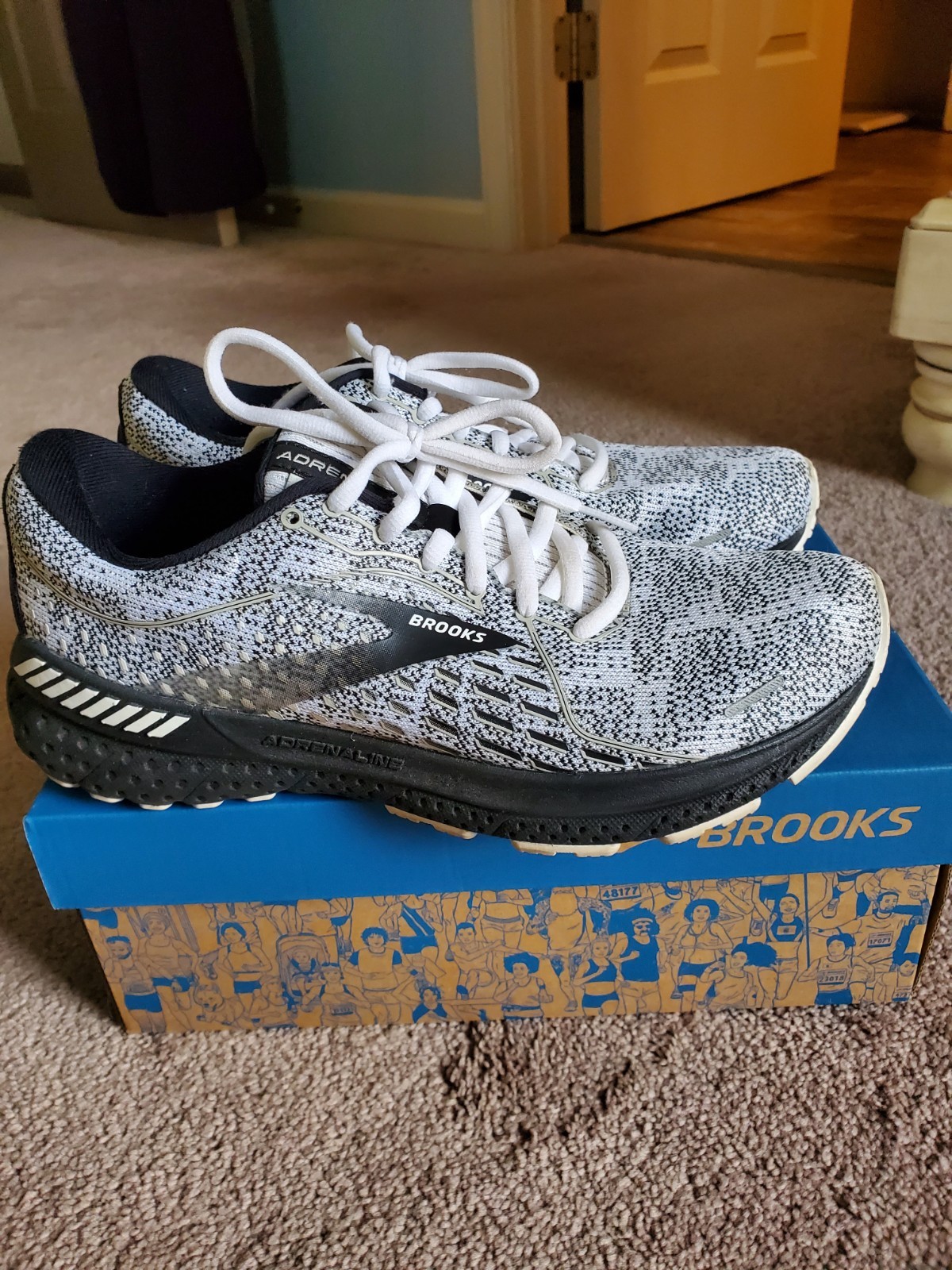 Size 9.5 – Brooks Adrenaline GTS 21 Black/Gray/White – 120329-1B-135