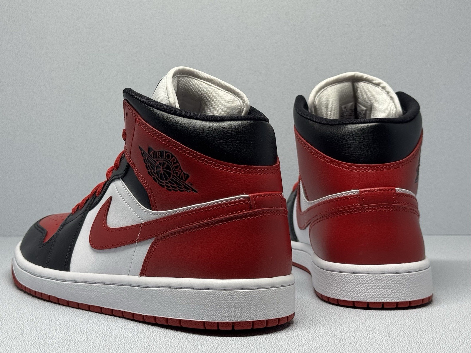 Nike Air Jordan 1 Mid Black Gym Red White EU 44 US 11.5 New BQ6472-079