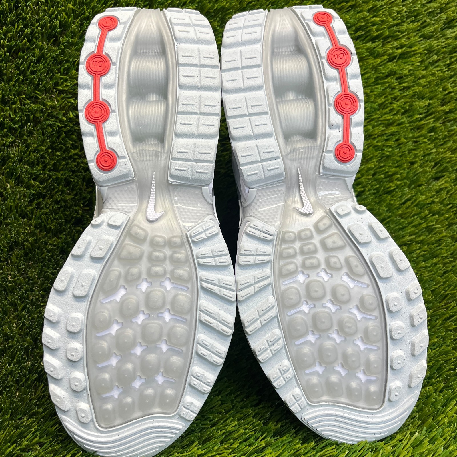 Nike Air Max DN Womens Size 8 White Athletic Running Walking Shoes Sneakers