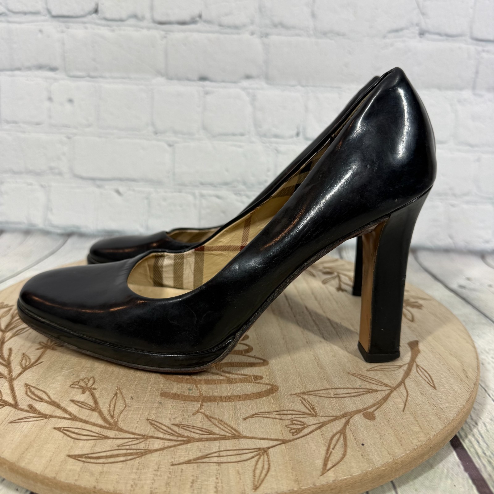 Burberry Black Patent Leather Pumps Heels Women’s US 7.5 Nova Check Lined Italy