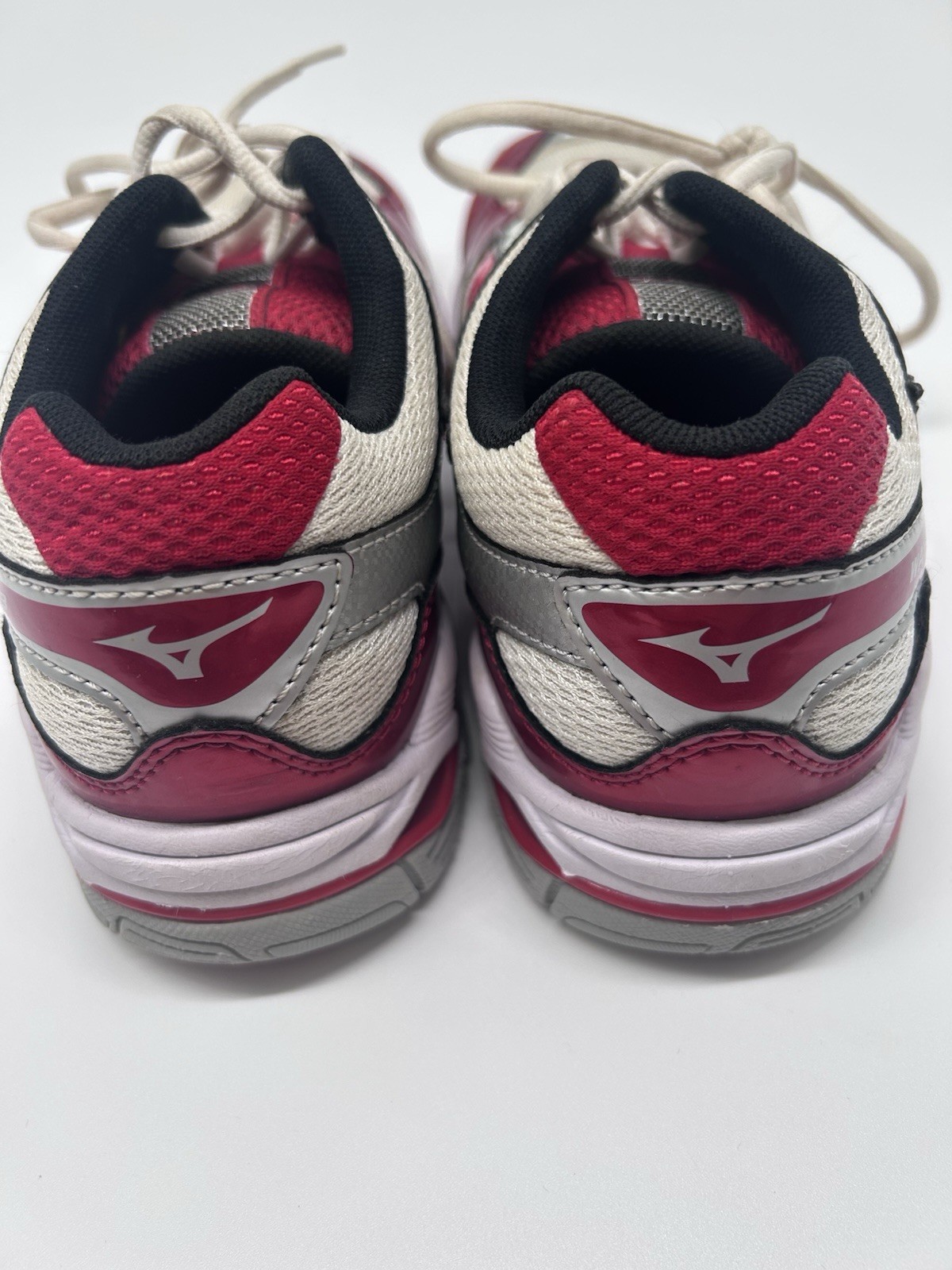 Mizuno Wave Bolt 3 Women’s Running/Walking Althletic Shoes SZ 7.5