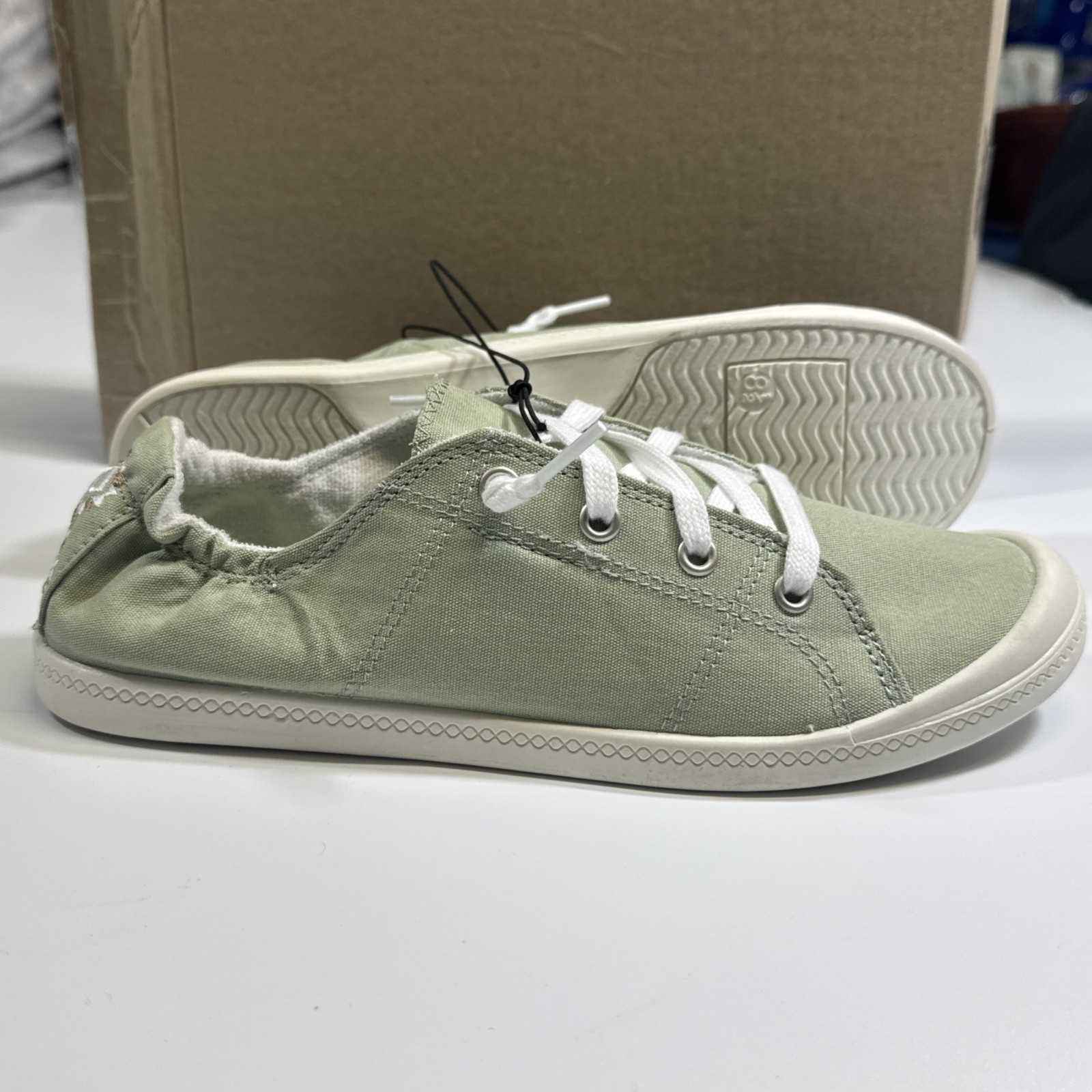 Time & Tru Sage Scrunch Back Memory Foam Woman’s Sneakers Slip-on with Laces