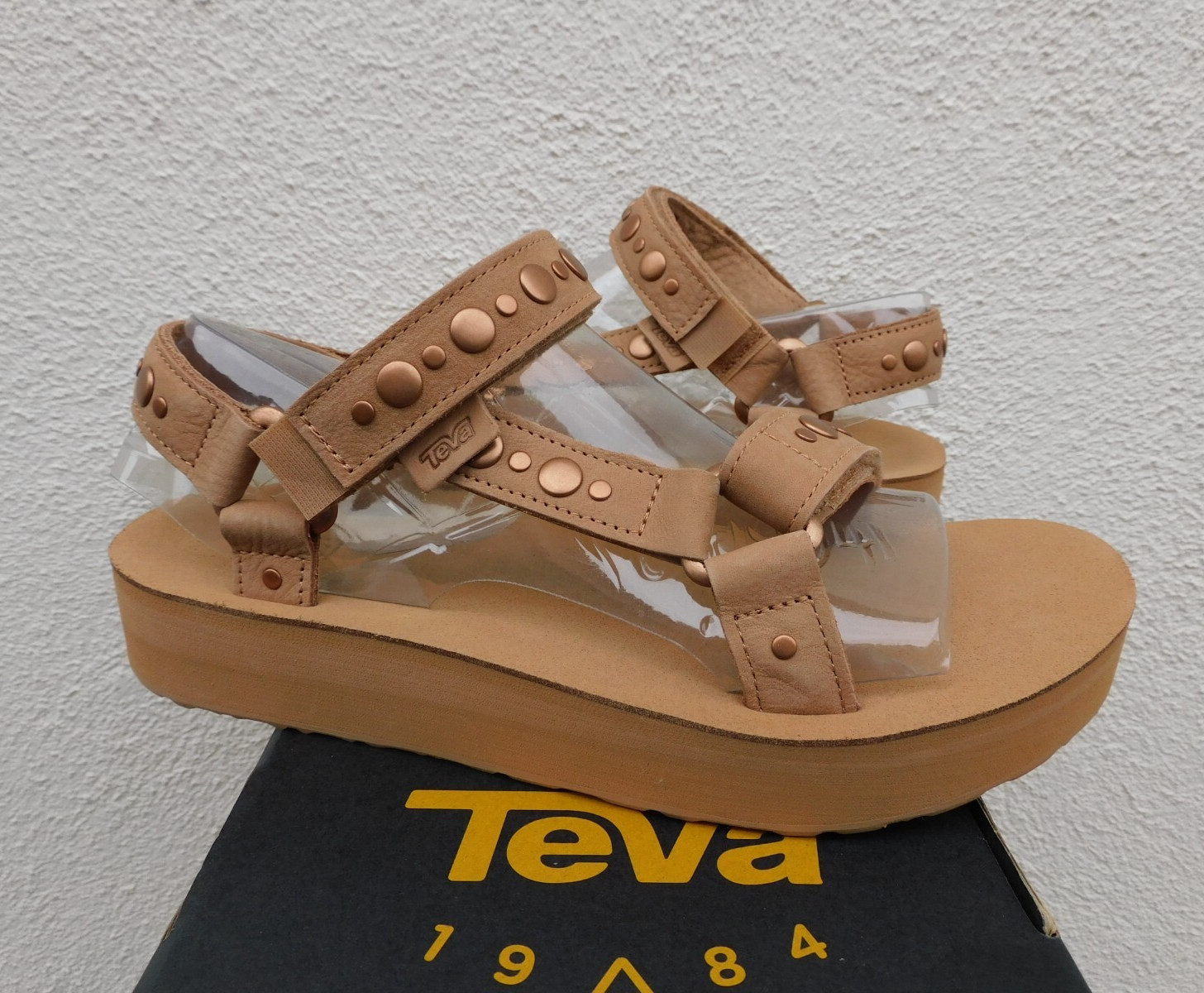 TEVA TANZINE MIDFORM UNIVERSAL STUDDED LEATHER SANDALS, WOMEN US 6/ EUR 37 ~NEW