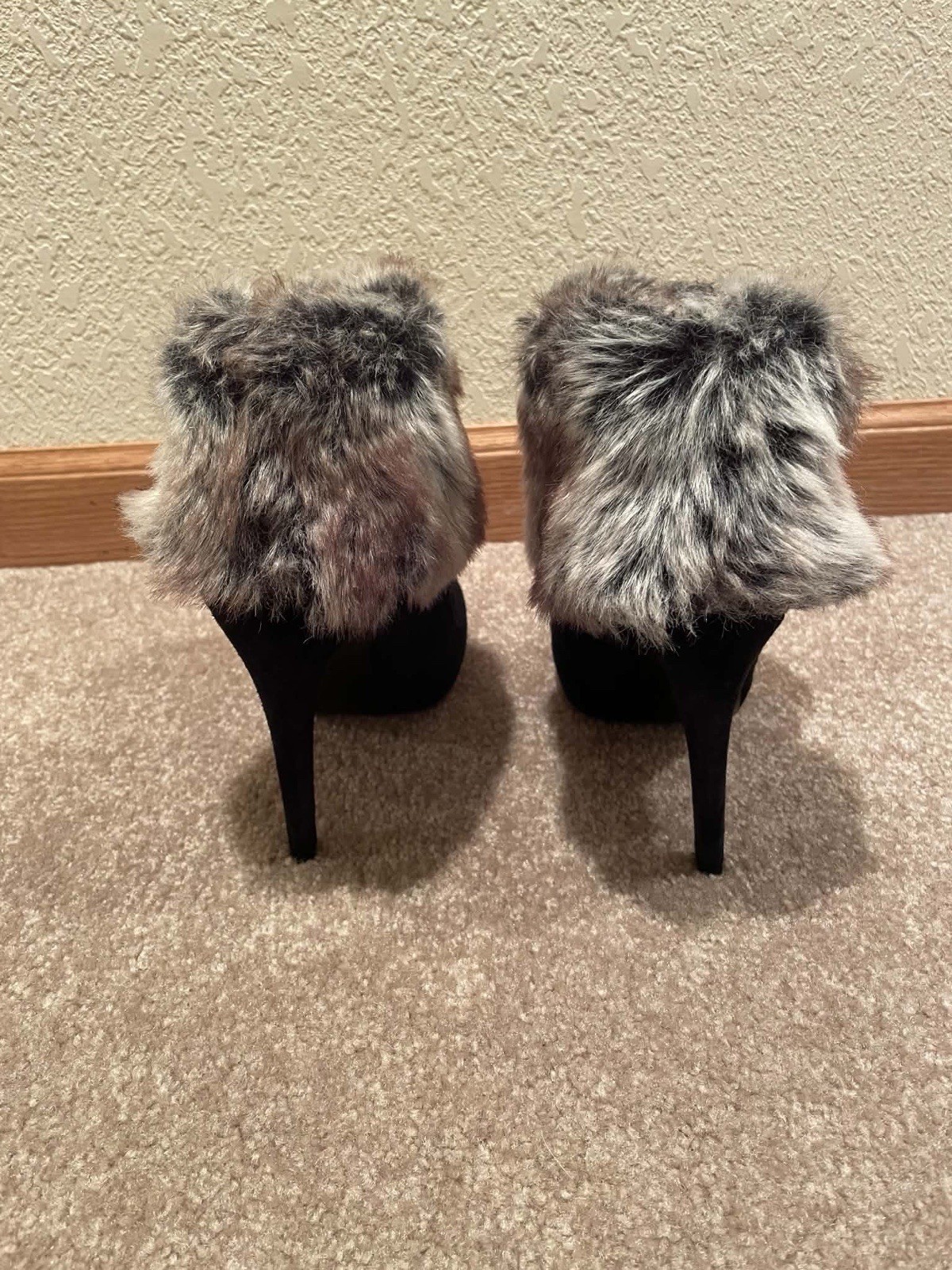 Via Spiga Black Suede Pointed Toe Stiletto Heels Faux Fur Trim 8M
