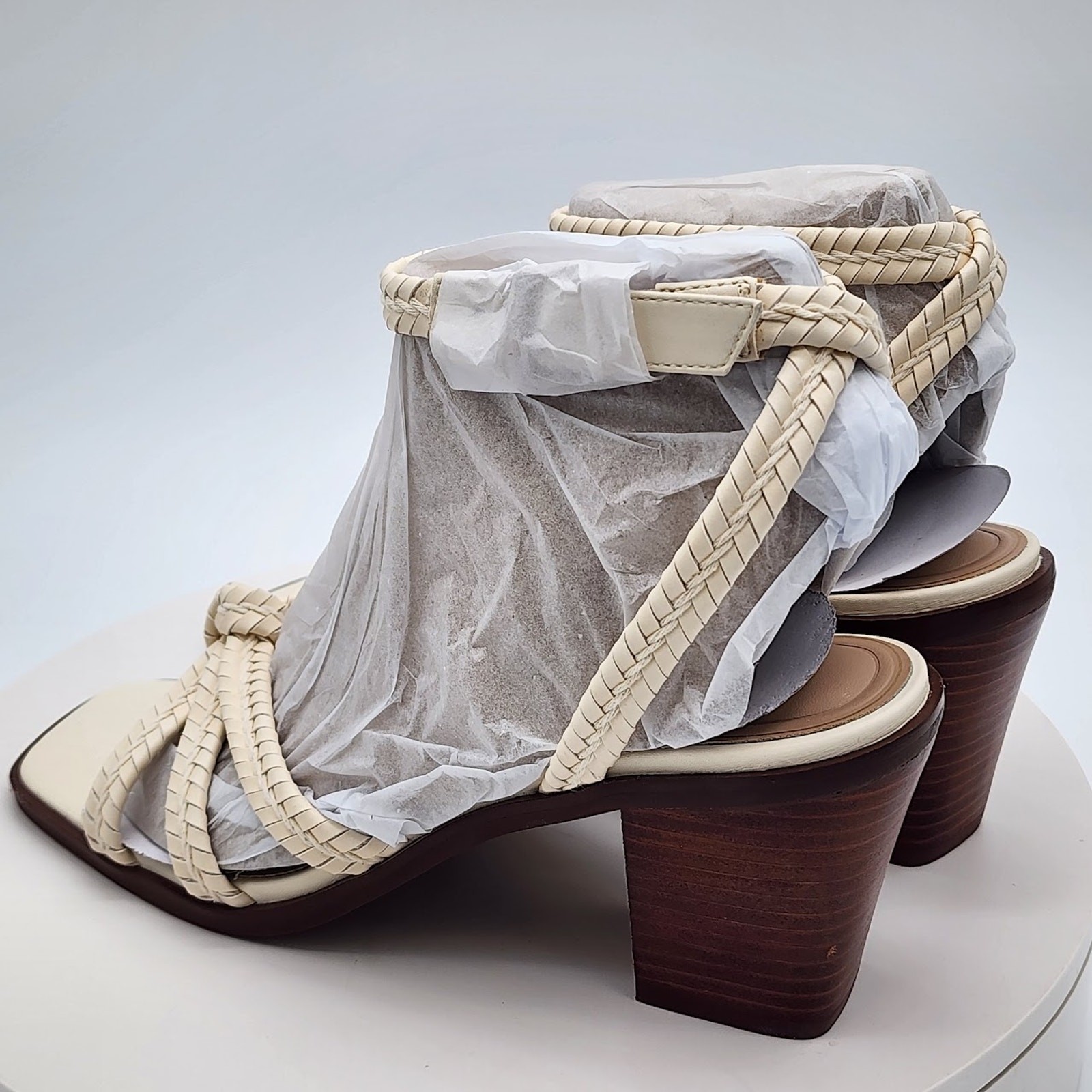 NEW – Giani Bernini Renaee Women’s White Linen Block Heel Sandals – Size 7