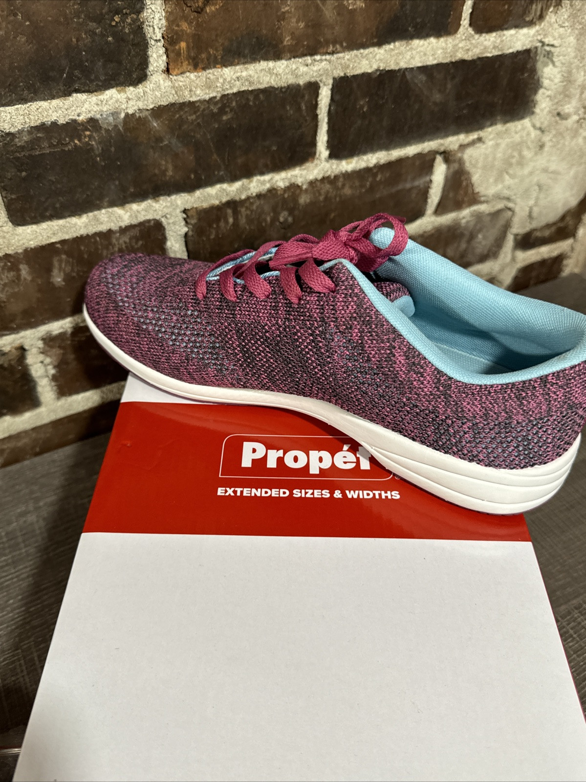 PROPET WASHABLE WALKER EVOLUTION WCS012M WOMEN’S BERRY / BLUE 9.5 EXTRA LACES!
