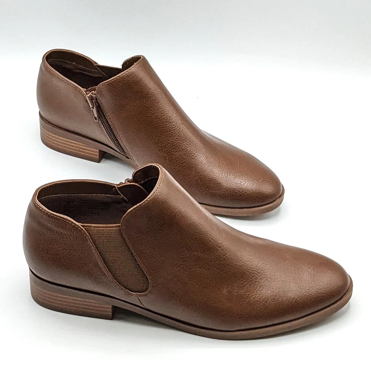 Kensie “Sammy” Faux Pebbled Leather w/ Block Heel & Side Zip Closure (Brown) NEW