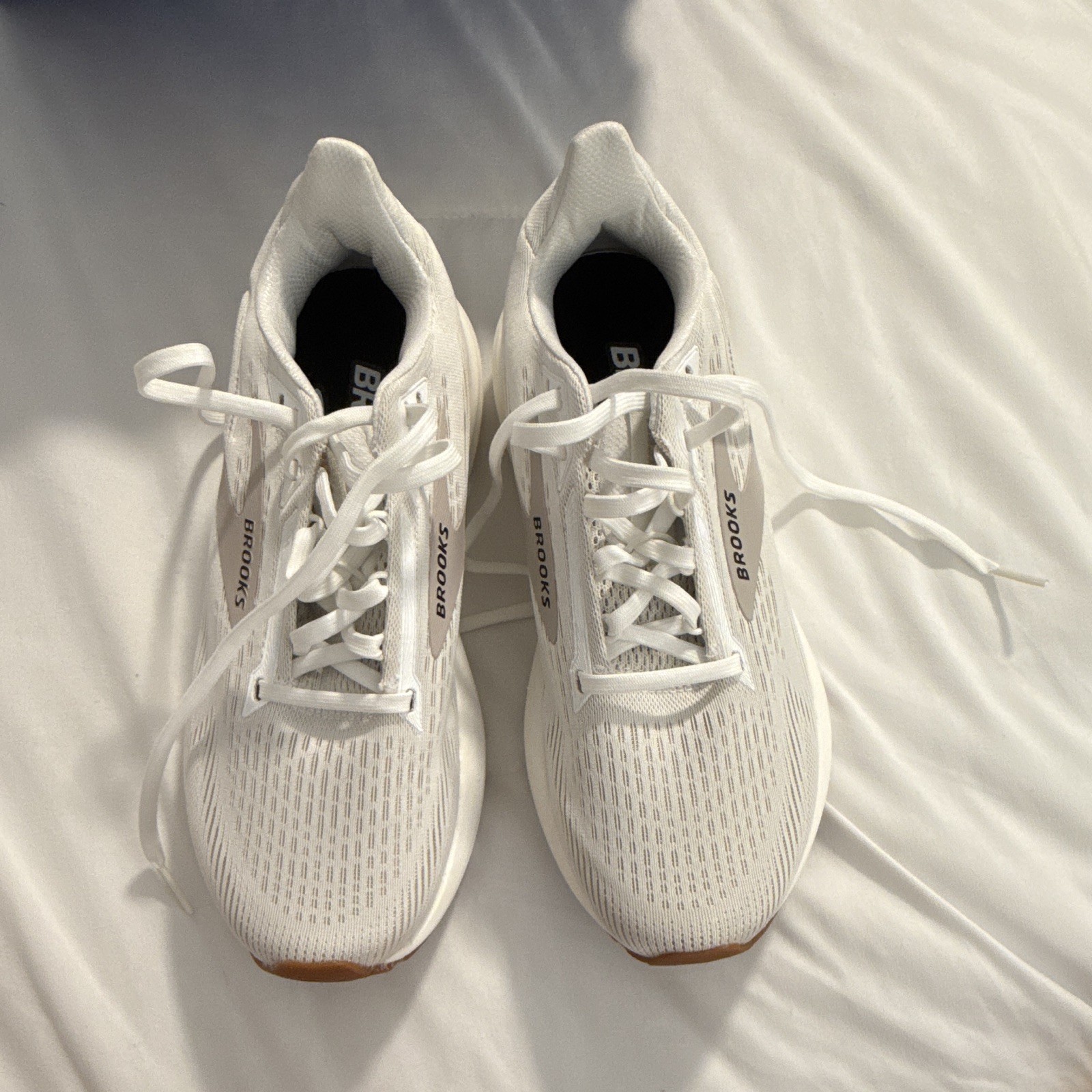 Brooks Women’s Athletic Sneakers Low Top Lace-Up White/Brown Style 1204561B171