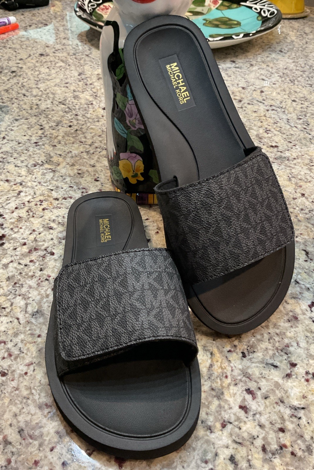MICHAEL KORS Women’s Sz 8 M Wade Slide 45S0WDFA2B Black/Grey NEW