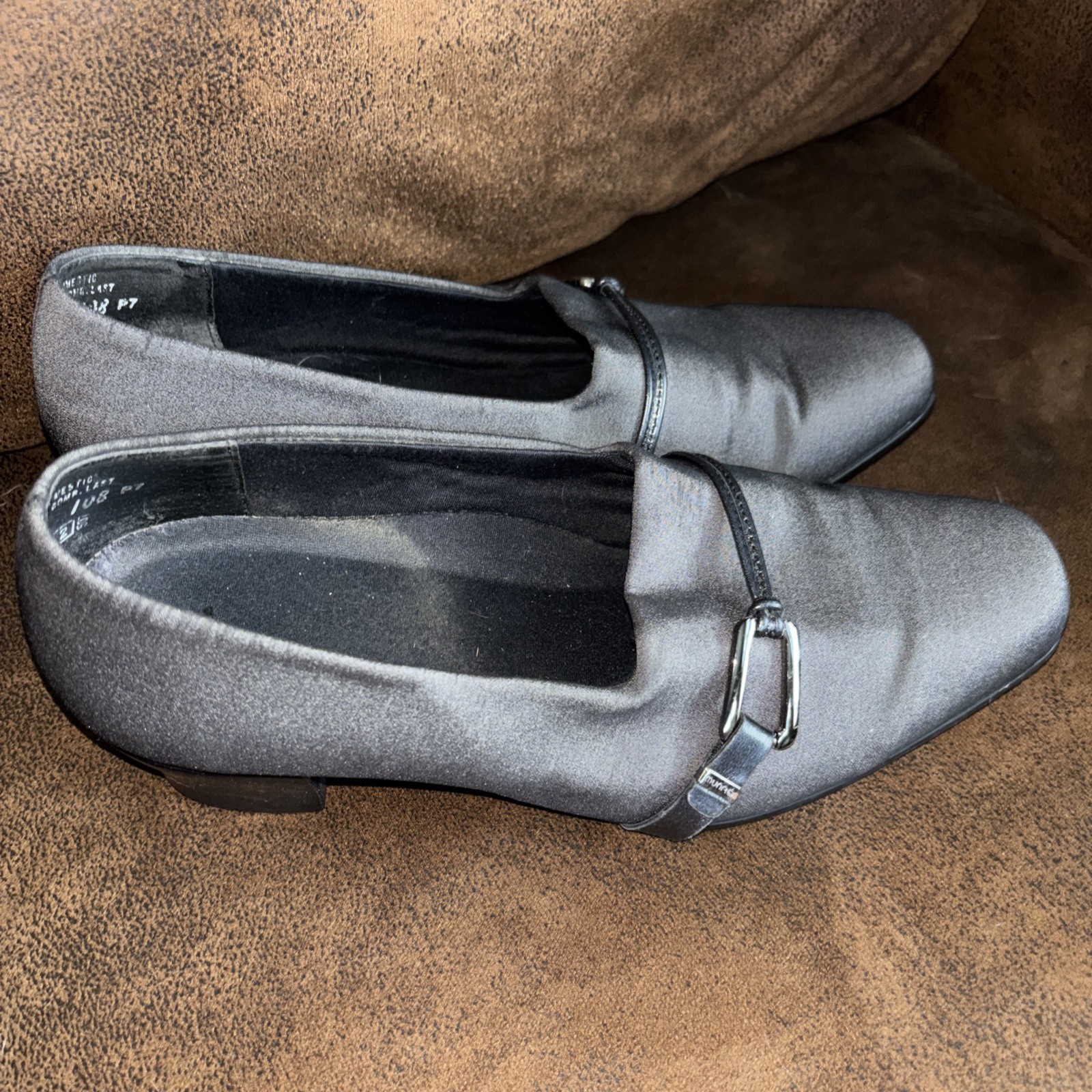 Munro American 9WW Womens Gray Slip On Block Heels Shoes Size 9 Wide