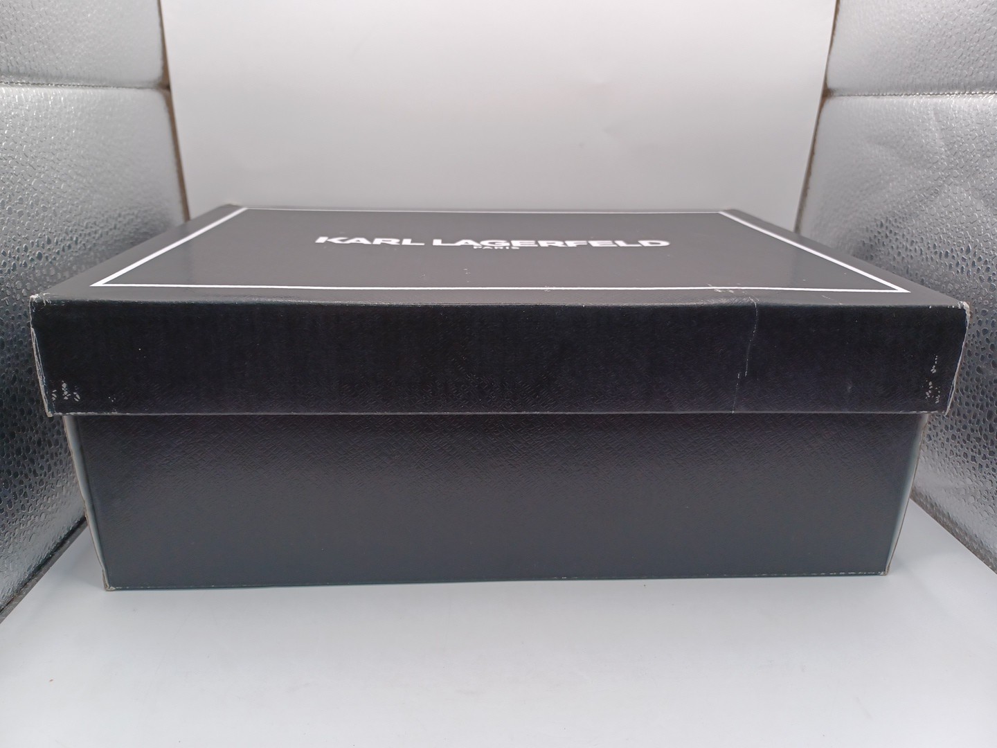 NEW Karl Lagerfeld Paris Meade Lace Up Sneakers Womens Size 8.5 US